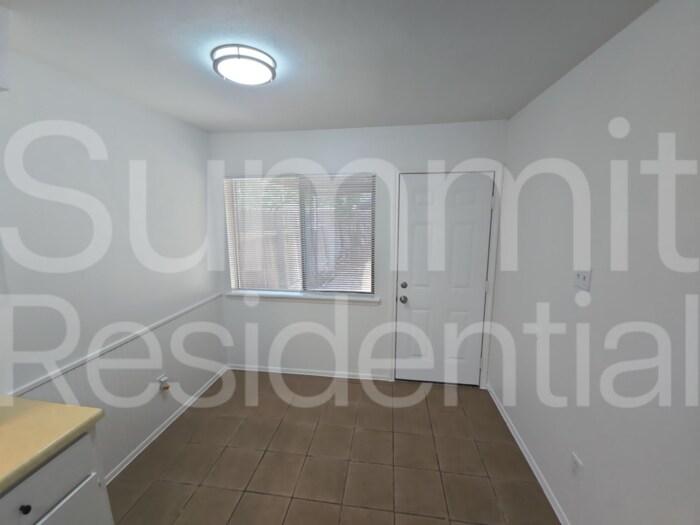 Building Photo - 1104 Columbia Ave