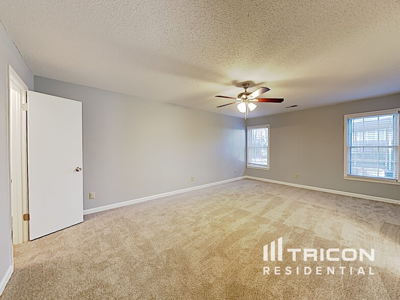Building Photo - 389 Hillridge Dr