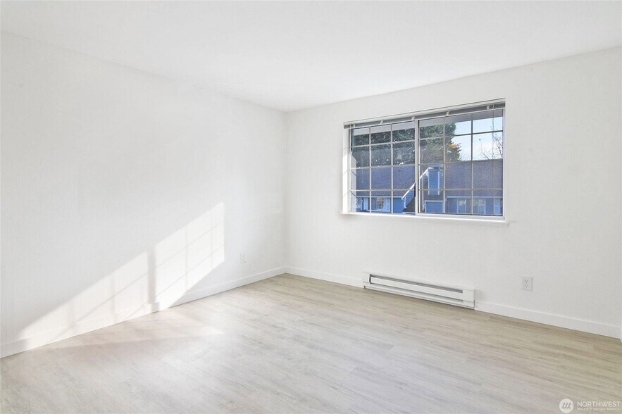 Building Photo - 16817 Larch Way