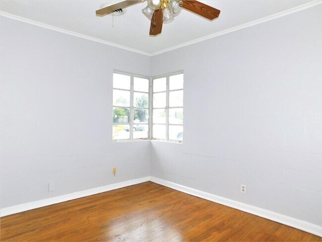 Building Photo - 805 Emery St