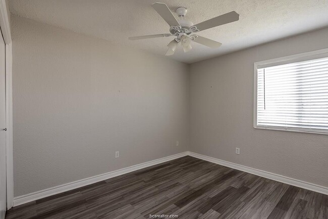 Building Photo - 804 Oran Cir