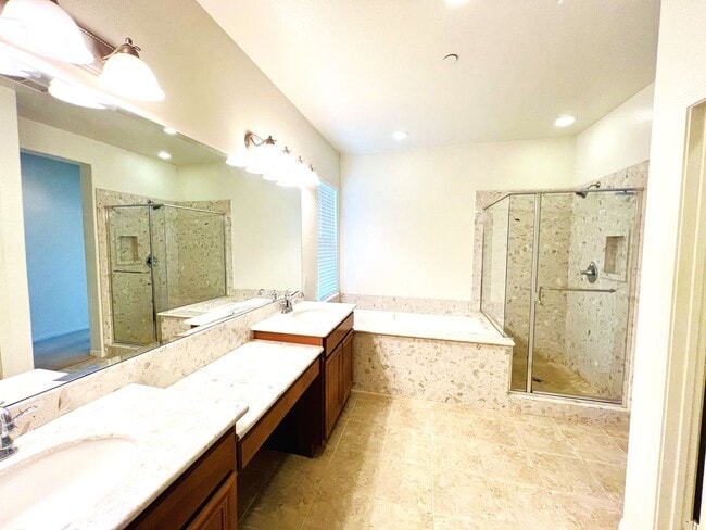 Building Photo - Beautiful 4 Bedroom, 2.5 Baths Single Family Home with 3 Car Tandem Parking Garage and Backyard w...