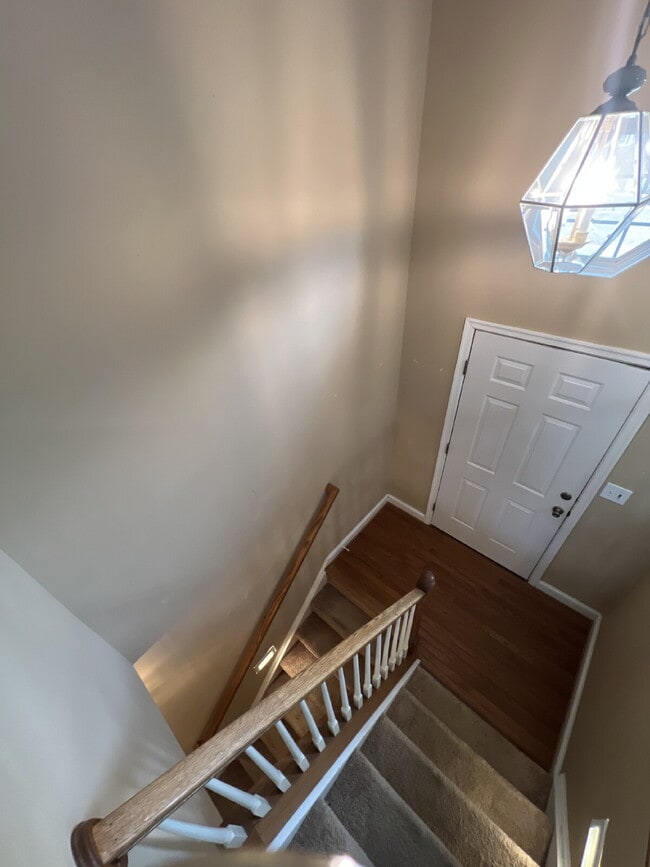 Building Photo - Split foyer home in Lancaster Gate with 3 bedrooms and 1 bathroom. 2 Bedrooms and Bathroom Upstai...