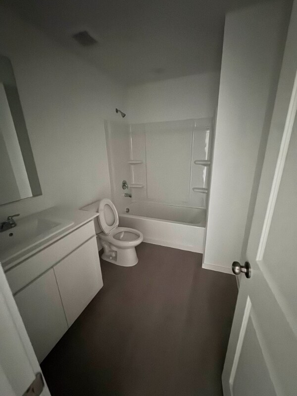 Building Photo - 7116 Waterford Crk Ct