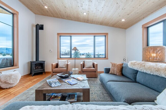 Building Photo - 3402 Alta Vista Dr