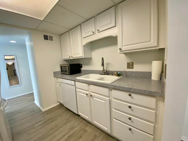 Building Photo - 18220 University Park Dr
