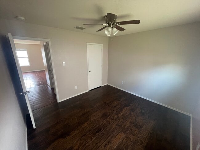 Building Photo - 220 Chalk Mountain Dr