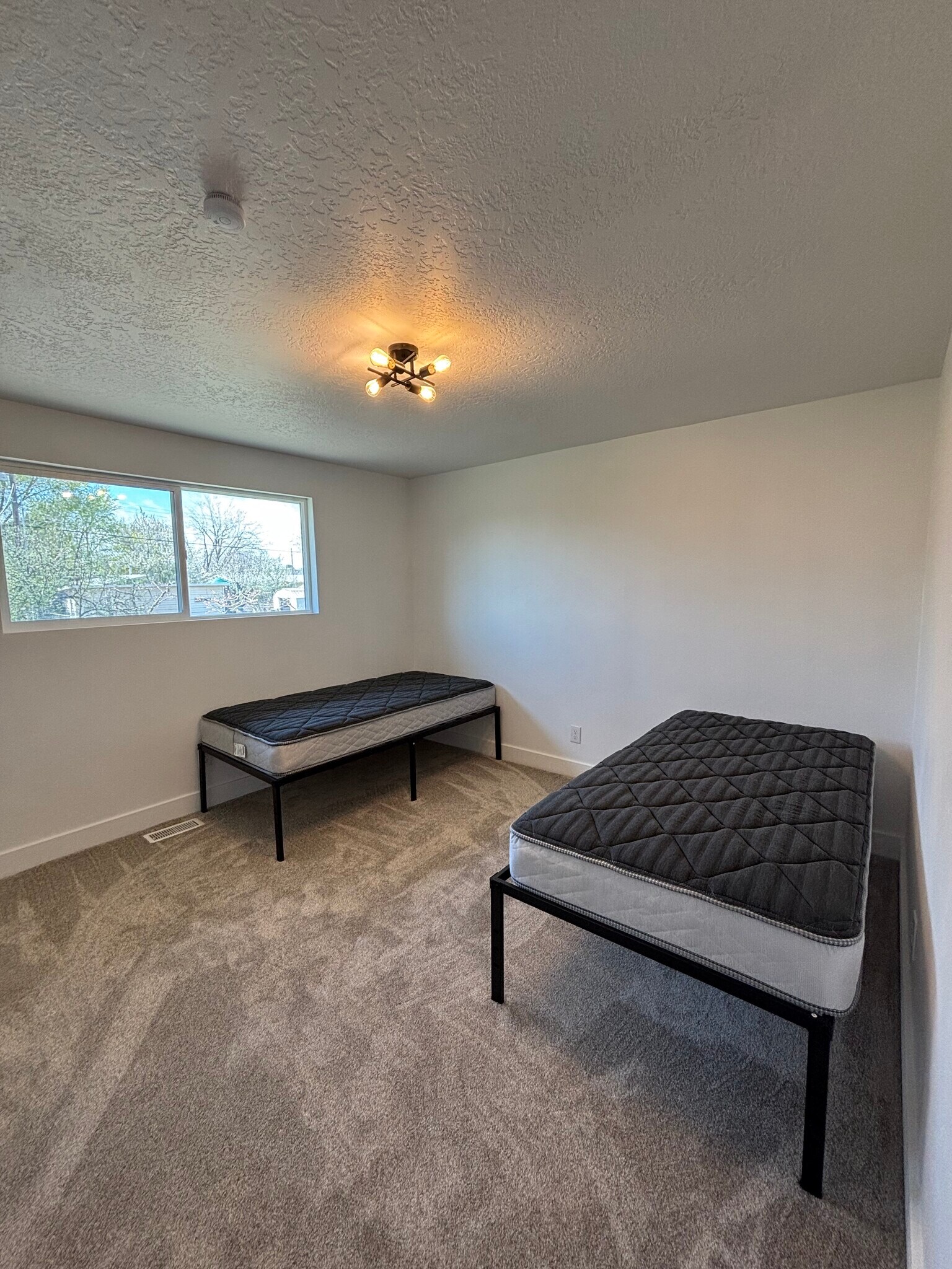 Building Photo - 954 S 100 W