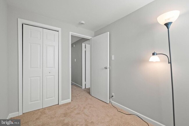 Building Photo - 817 5th St