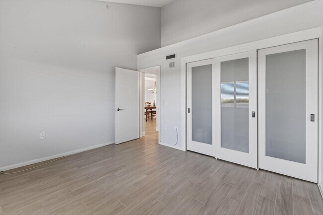 Building Photo - 701 Seafarer Cir