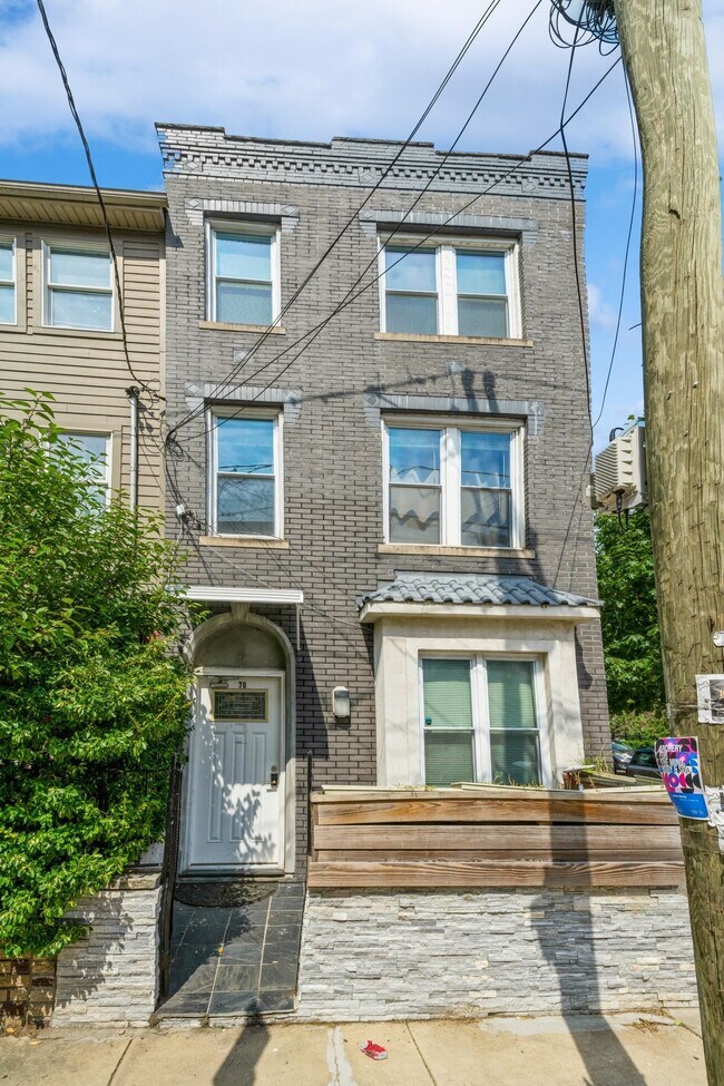 Building Photo - 370 5th St