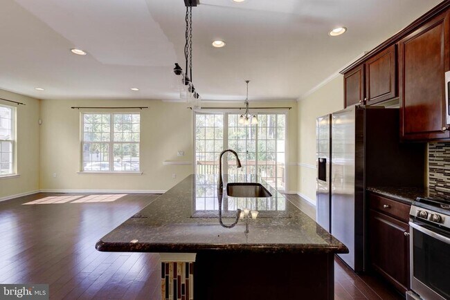 Building Photo - 101 Pearce Ln