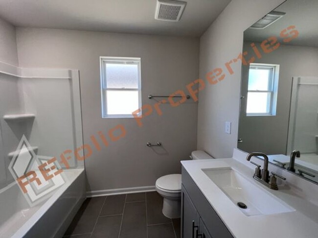 Building Photo - Beautiful 5 Bedroom 3 Bath 2-Car Garage Ho...