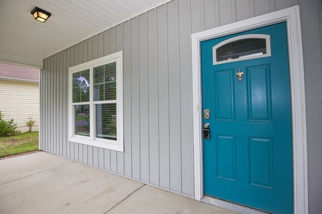 Building Photo - Beautiful home in Gated Community of Woodlake