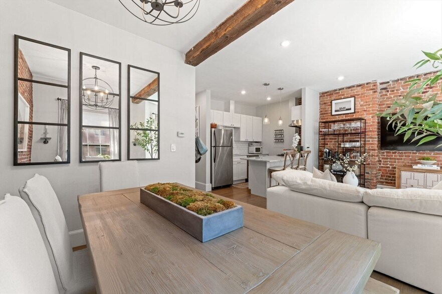 Building Photo - 91 Waltham St