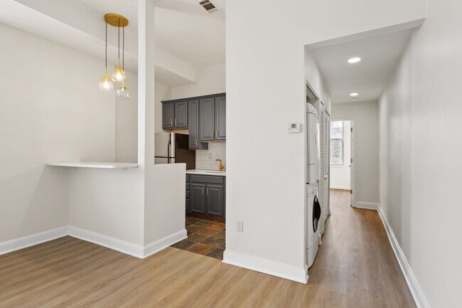 Building Photo - 2005 Lynch St