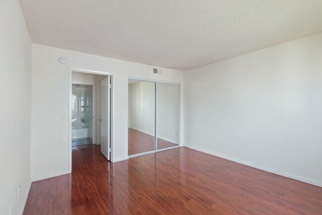 Building Photo - 7233 Loma Verde Ave