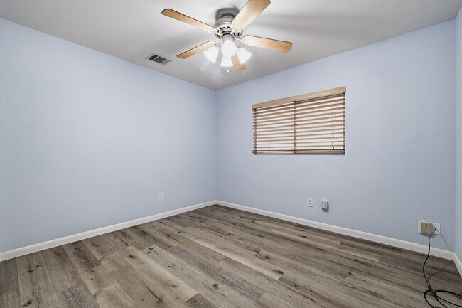 Building Photo - ***MOVE IN SPECIAL ONE WEEK FREE***Sophisticated Living Near Bamberger Nature Trails