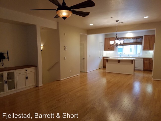 Building Photo - 3 br, 3 bath House - 1046 Iron Wheel Street