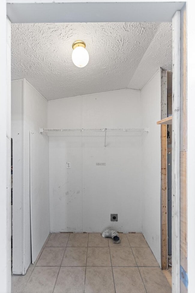 Building Photo - Peaceful Coastal Living Close to the Beach!