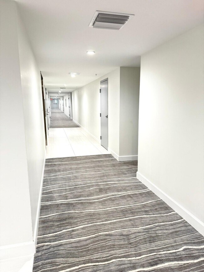 Building Photo - 1150 Hillsboro Mile