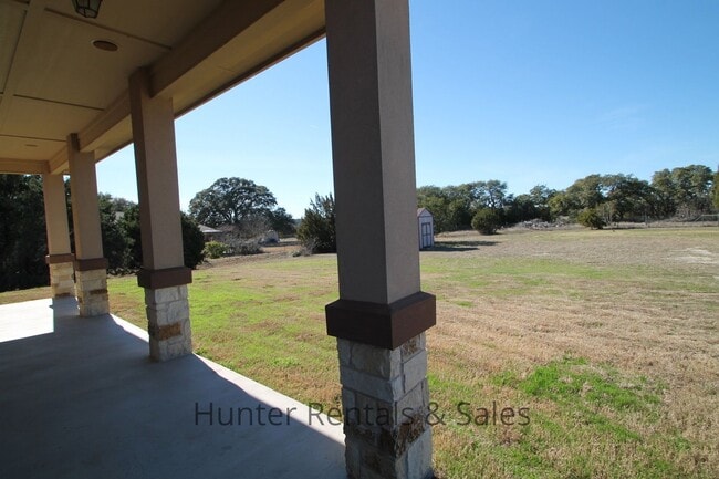 Building Photo - Chica Ranch!