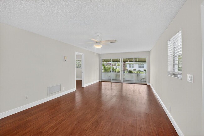 Building Photo - 801 Meadowlark Ln