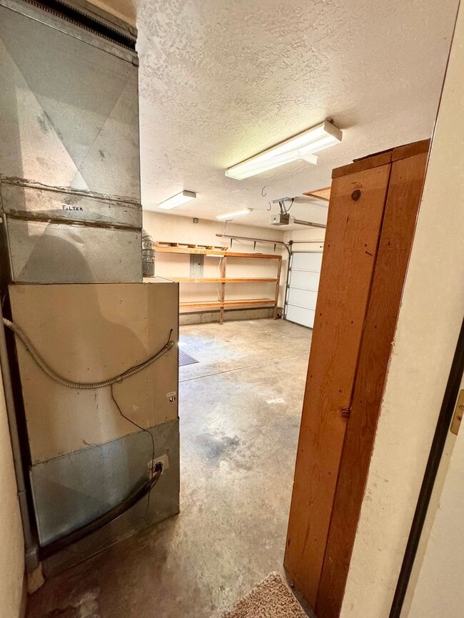 Building Photo - Gorgeous 3 Bed 2 Bath Home Near Shopping and Schools!
