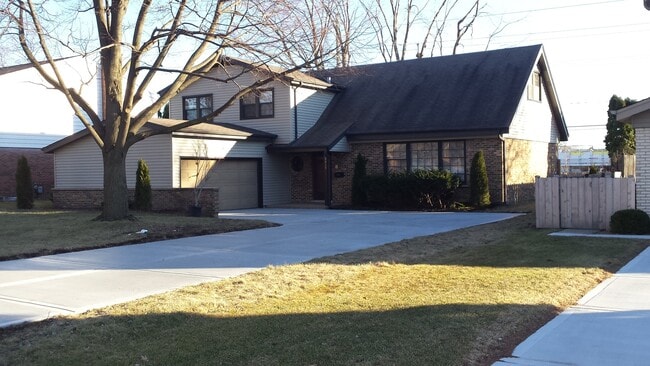 Primary Photo - 1415 Rosehill Dr