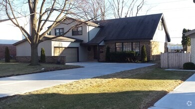 Building Photo - 1415 Rosehill Dr