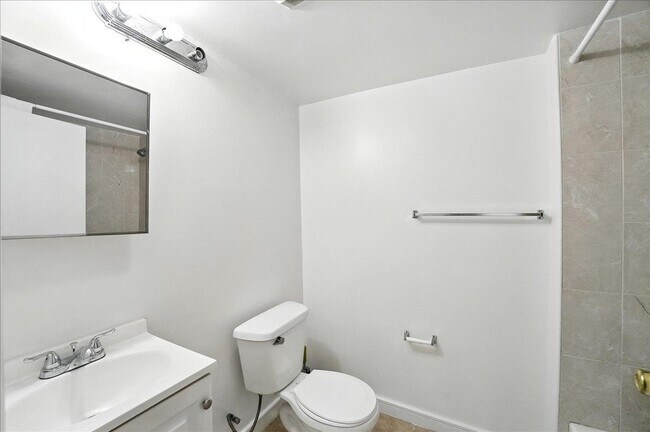 Building Photo - 283 GRIFFITH St