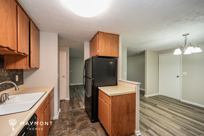 Building Photo - 1663 W Kemper Rd