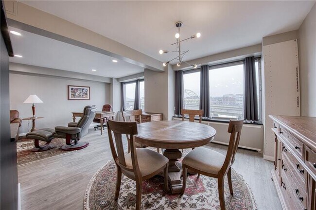 Building Photo - 320 Fort Duquesne Blvd