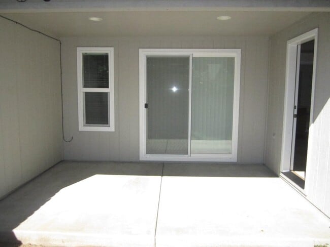 Building Photo - Charming Duplex for Rent