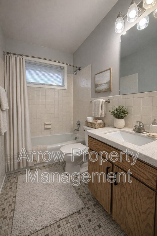 Building Photo - 1621 G-7