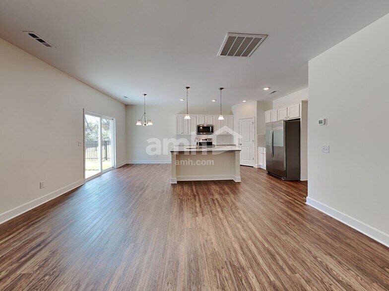 Building Photo - 3028 Esquire Dr