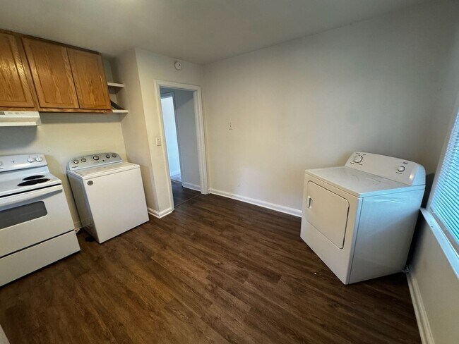 Building Photo - Perfectly sized 2 bedroom 1 bath