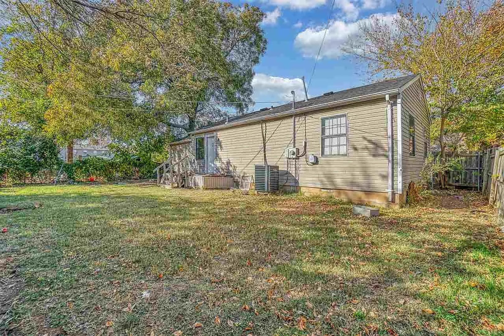 Building Photo - 2112 NW Bessie Ave