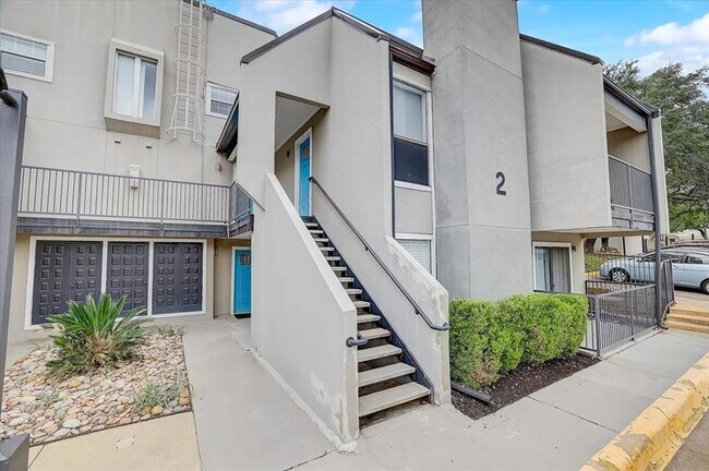 Building Photo - 935 La Posada Dr