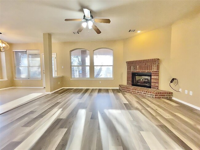 Building Photo - 2219 Speidel Dr