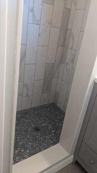 Building Photo - 2042 Harley Ave