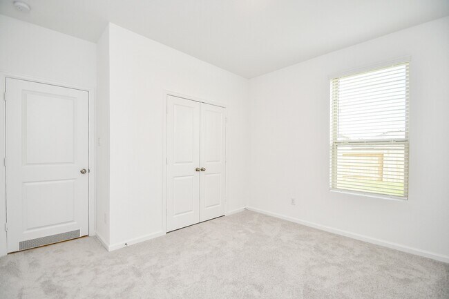 Building Photo - 5624 Frst Cv Dr