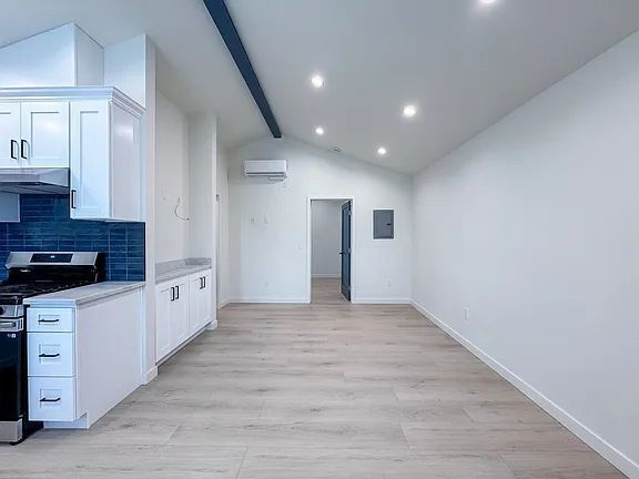 Building Photo - This newly remodeled 1-bedroom, 1-bathroom...