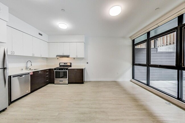 Building Photo - 4435 Piedmont Ave