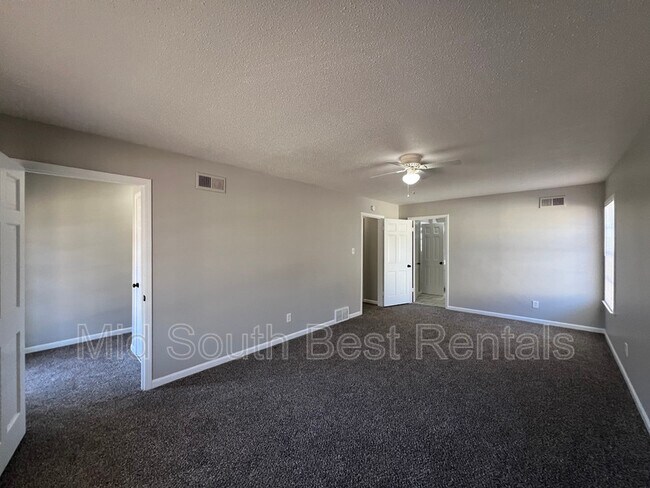 Building Photo - 2935 Invergarry Rd