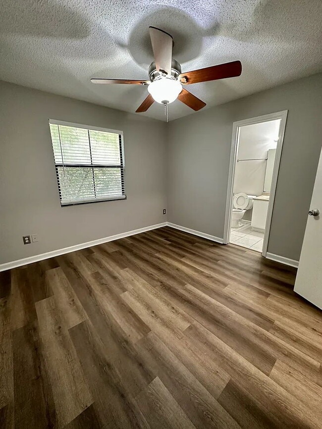 Building Photo - "Two story, 2 bedroom / 2.5 bathroom townhome near Hilaman Golf Course available for August move-...