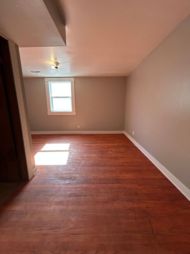 Building Photo - Black Milvus Rentals (6201 S. 42nd St.)