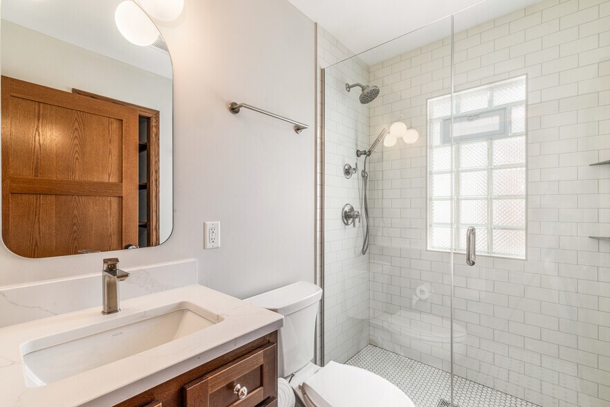 Building Photo - 7639 W Lorraine Pl