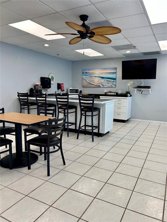 Building Photo - 7050 Sunset Dr S