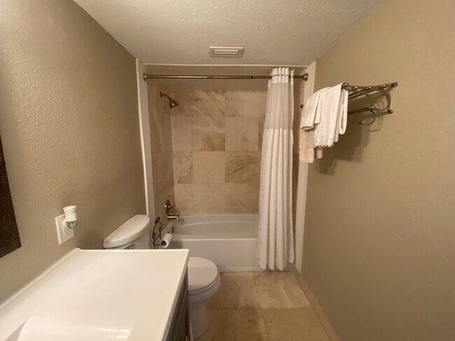 Travertine tile in bath - 470 3rd St S